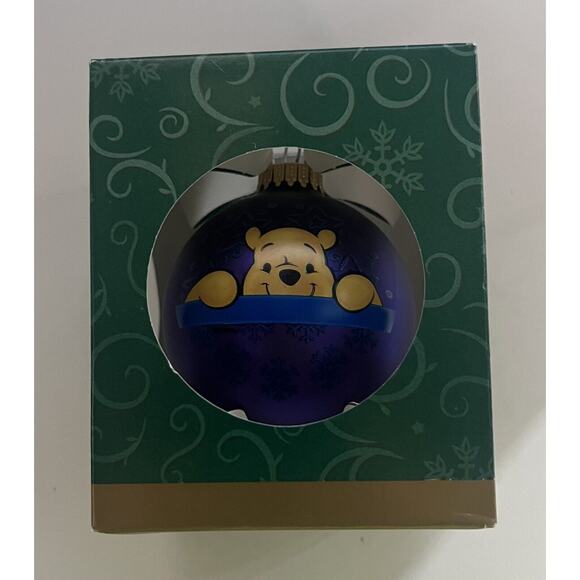 An Enchanted‎ Christmas Disney Store Winnie the Pooh Christmas Ornament - Picture 1 of 5